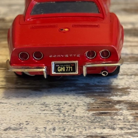 Revell ’68 Corvette Roadster Model - Classic Red with Original Box - Picture 4 of 6